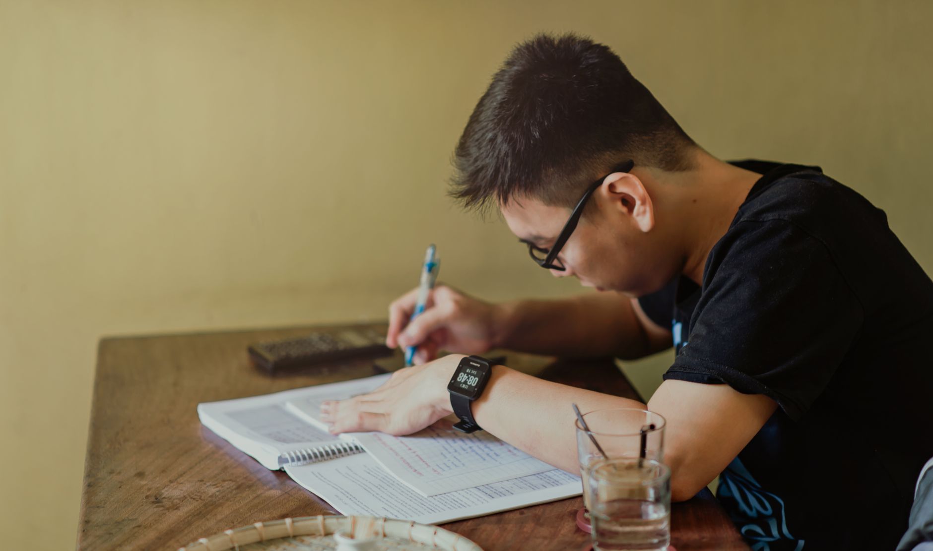 Choosing a Licensed Hong Kong Broker in 2026: Licence, Protection, and Practical Filters